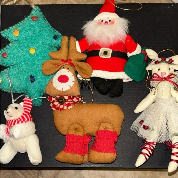 🎅Bundle of 5 Festive Plush Christmas Ornaments - Picture 1 of 10